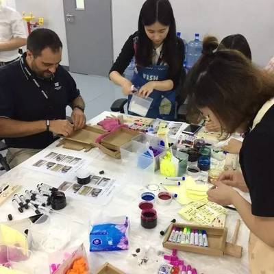 多彩未來，卡特彼勒與你共同繪制——探索企業(yè)社會(huì)責(zé)任中的教育投資新藍(lán)圖